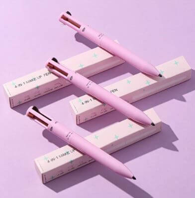 Stylo de maquillage 4 en 1 en rose avec emballage élégant, idéal pour une routine de maquillage simplifiée.