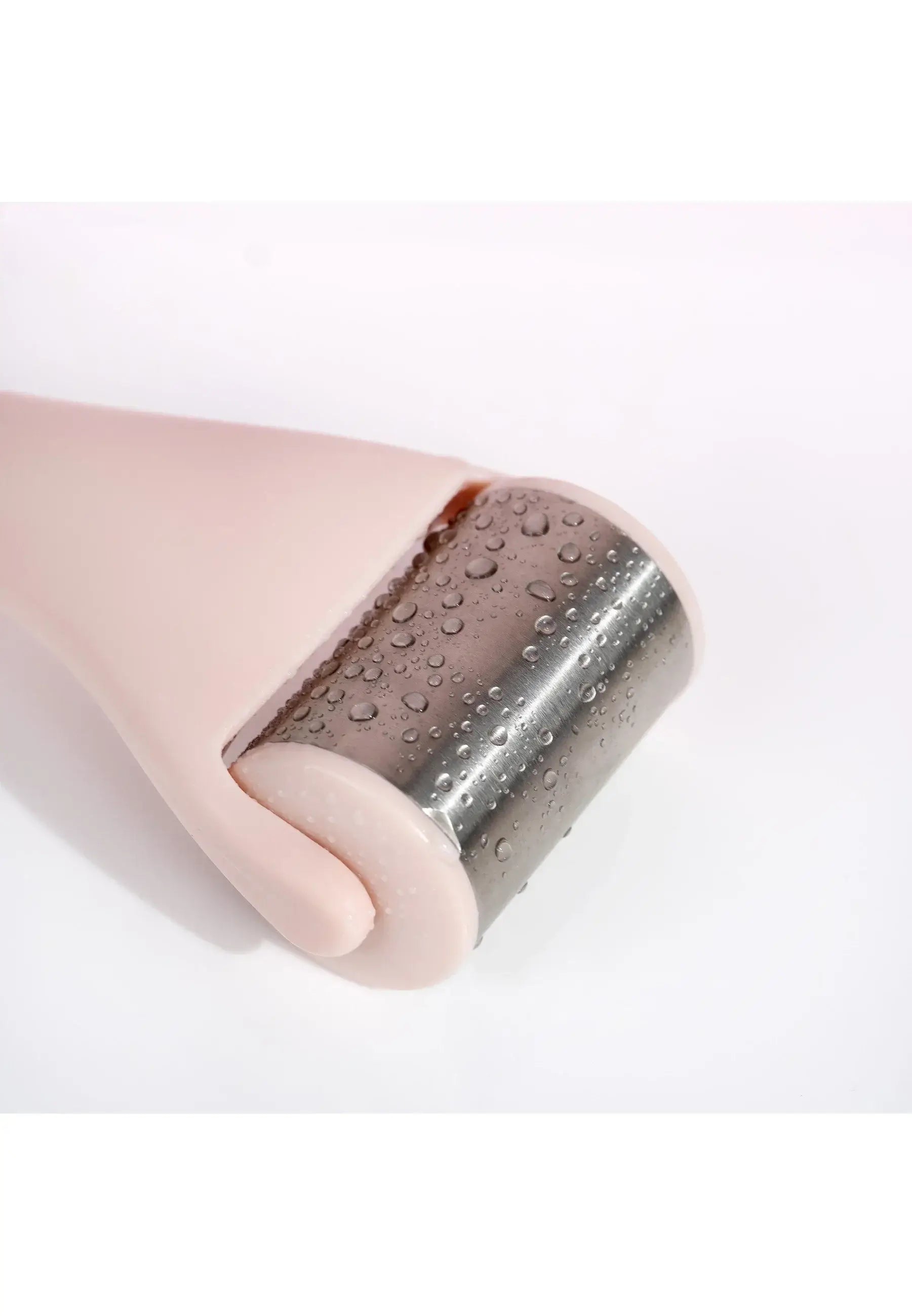 Découvrez le Stylo de Maquillage 4 en 1 en Rose, un accessoire élégant et pratique pour une routine de maquillage simplifiée. Ce stylo multifonction offre quatre outils essentiels en un seul produit, permettant de gagner du temps tout en obtenant un résul